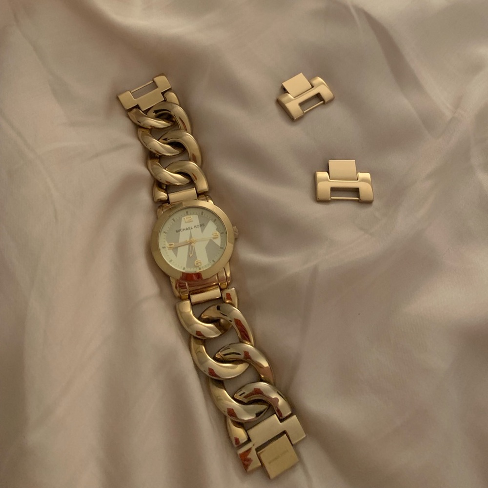 Watch - Picture 2 of 3